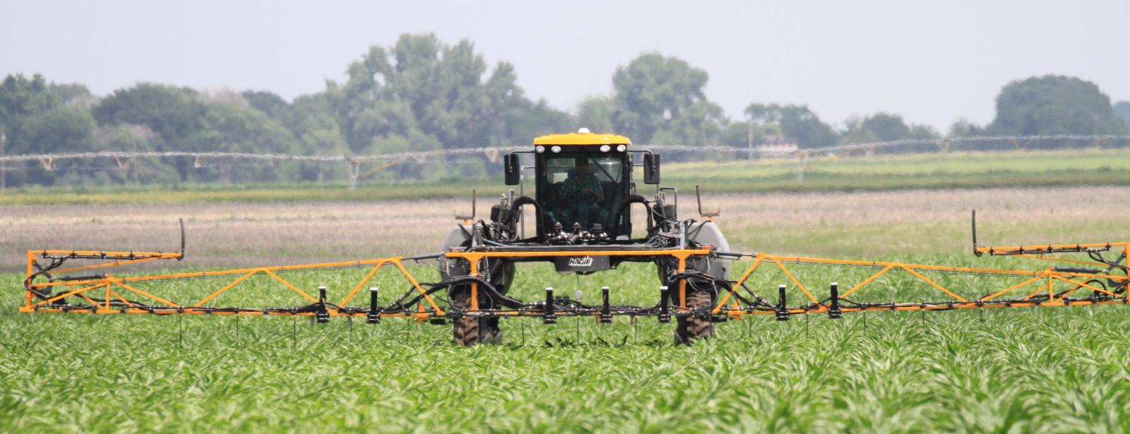 Sprayer tractor