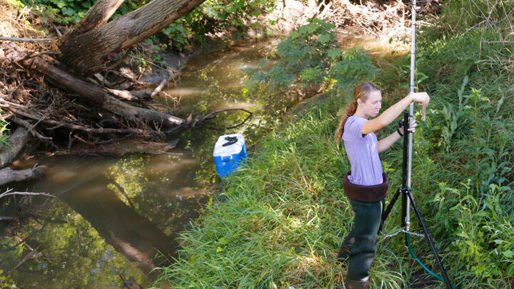Brittany Kirsch setting up rainfall simulator. | Shawna Richter-Ryerson, School of Natural Resources