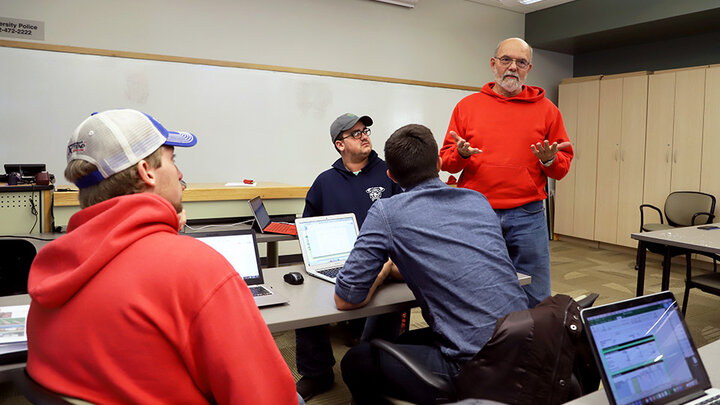 Stephen Mason talks with students about their final project and presentation in the Agronomy 405 Crop Management Strategies course.