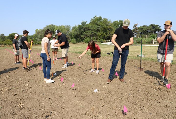 Students in PLAS 425/AGRO 825 Cover Crops in Agroecosystems
